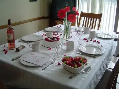 $valentine-table-setting.webp
