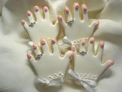 $bride_hand2.webp