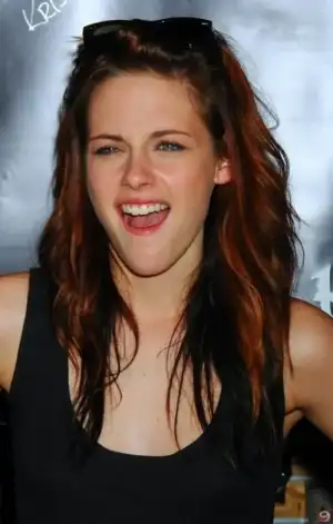 $Kristen-Stewart-out-promoting-Twilight-3[1].webp