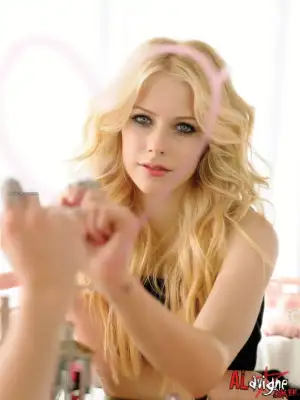 $avril_lavigne_people_magazine_4_big.webp