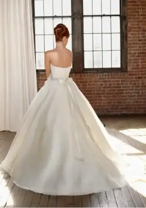 $organza-rouched-bodice-with-ball-gown-skirt-and-decorated-with-elegant-bow-2011-strapless-sw...webp