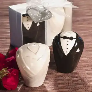 $Adorable-bride---groom-salt---pepper-shaker-favors_5636_l.webp