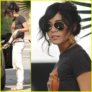 $vanessa-hudgens-zac-efron-pump-gas.webp