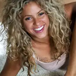 $superbombatv_shakira.webp