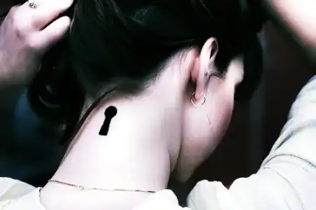$black-hair-girl-lock-tattoo-Favim_com-111015_large.webp