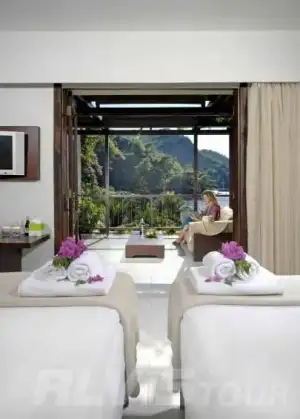 $hillside_beach_club6.webp
