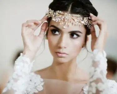 Prenses model gelinlikler için saç modelleri