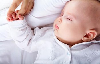 Bebeği Kolay Uyutma Yöntemleri