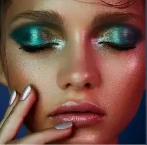 metalik_makyaj_modelleri (4).webp
