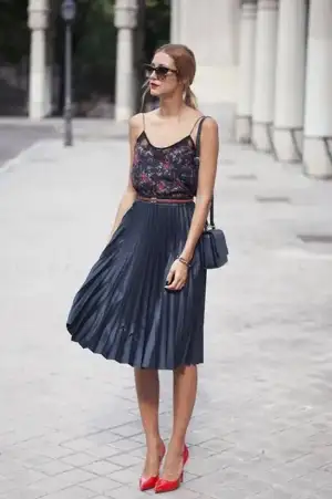 pileli_midi_etek_kombinleri_sokak_modasi_2018 (9).webp