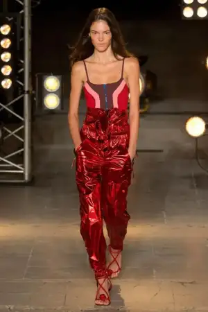 plastik_Giysi_ve_ayakkabilar (7).webp