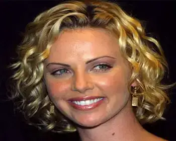 $charlize_theron_sac_modelleri_3.webp