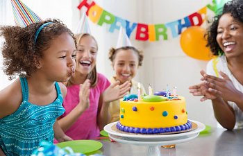 Çocuklar için ekonomik doğum günü partisi