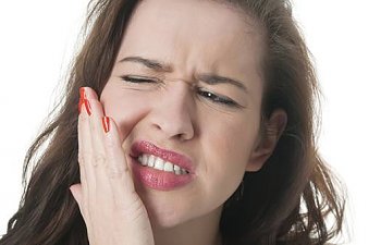 Diş Eti Hastalığının Belirtileri Nelerdir? Diş Eti Bakımı Nasıl Yapılmalıdır?