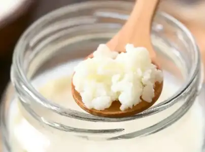 kefir_maskesi_sac_gurlestirme.webp