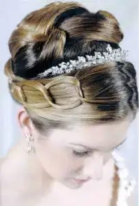 $bridesmaid-hairstyles-2.webp
