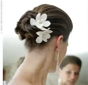 $wedding-updo-755324.webp