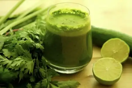 gobek_eriten_bel_incelten_yesil_ayran_tarifi.webp