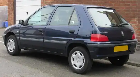 1280px-2001_Peugeot_106_XN_Zest_2_1.1_Rear.webp