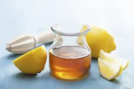 Ender_Sarac_Diyet_Listesi_Balli_Limonlu_Su.webp