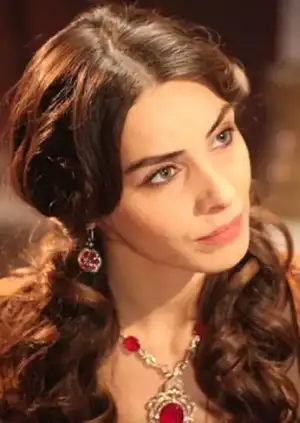 $nur-aysan-mahidevran-091055210.webp