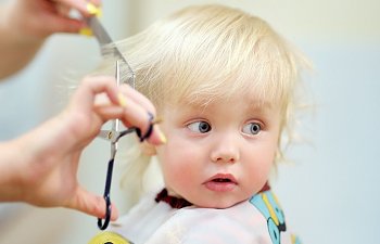 Evde Bebek Saçı Nasıl Kesilir? Bebeğin Saçı Ne Zaman Kesilir?