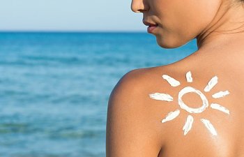 Dermatolog'dan Güneş Yanığı Nasıl Geçer? Tedavisi
