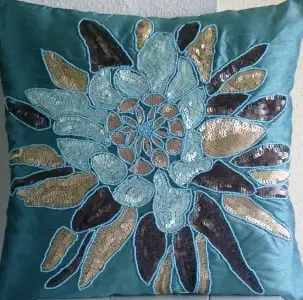 nakisli mavi dekoratif yastik modeli.webp