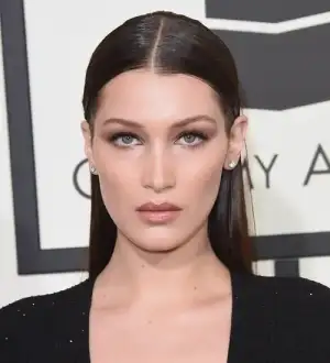 bella-hadidin-estetiksiz-hali-6527-1262016123242.webp