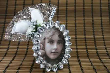 $20111224173718_cicekli_ve_tasli_cerceve_nikah_sekeri__lx2012.webp