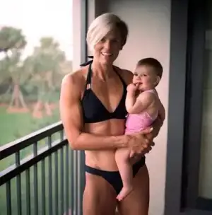 $dara.torres-thumb.webp