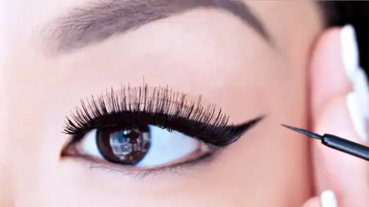 Kolay Eyeliner Nasıl Sürülür? Eyeliner Sürme Teknikleri