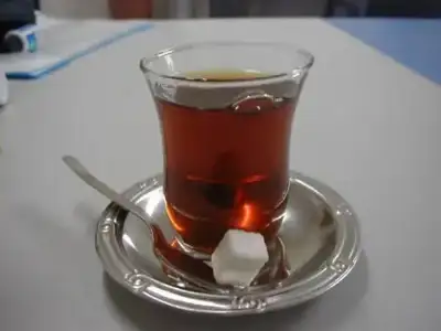 $b-378680-bir_bardak_%u0025C3%A7ay_i%C3%A7ecek.webp