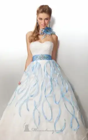 $17124-dress-by-clarissealt9.webp