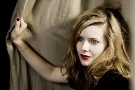 $Rachel-Shoot-rachel-hurd-wood-10734968-594-396.webp