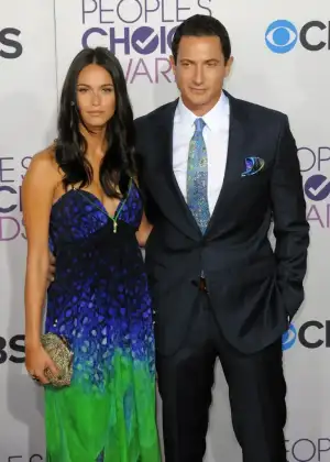 Asha-Leo-Sasha-Roiz.webp