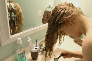 Evde Saç Boyasını Karbonatla Nasıl Akıtılır?