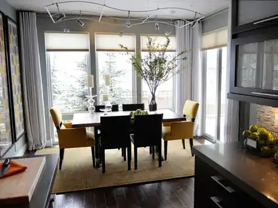 $16-GH2011_Dining-Room-Wide-Shot-Kitchen_s4x3_lead.webp