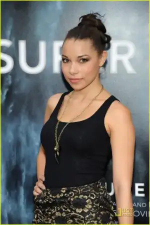 $jessica-parker-kennedy-super8-03.webp