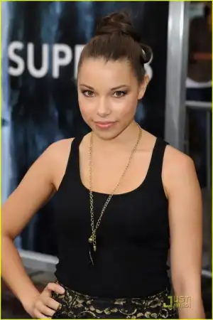 $jessica-parker-kennedy-super8-01.webp