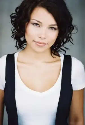 $jessica-parker-kennedy.webp