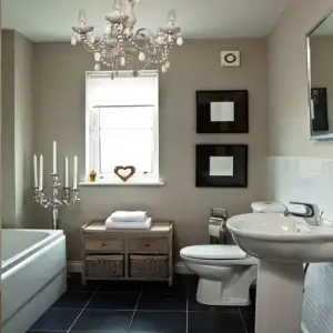 $96_000010e81_35f0_orh550w550_Chic-white-bathroom.webp