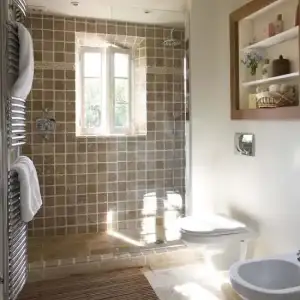 $96_0000107e7_94e8_orh550w550_brown-tiled-shower-room--rustic--25-beautiful-homes.webp