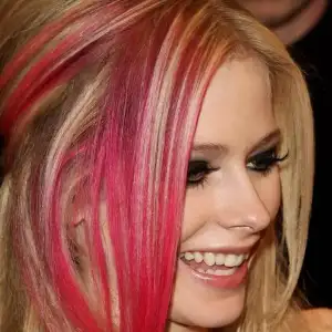 $avril_lavigne_world_nov_5_big_avril_lavigne.webp