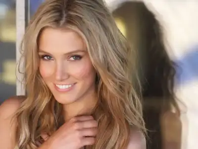$1731_delta_goodrem_cute_smile_1024x768.webp