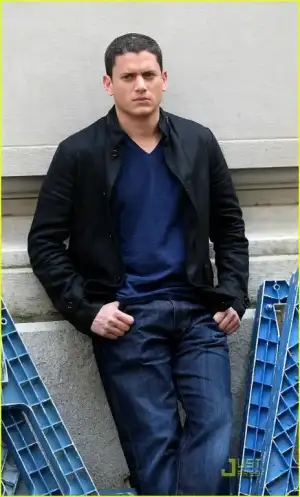 $wentworth-miller-mariska-hargitay-svu-03.webp