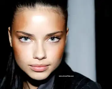 $600full-adriana-lima(2).webp