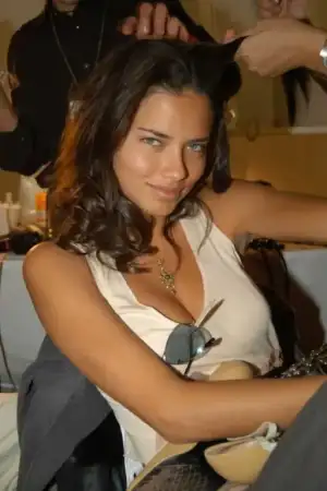 $600full-adriana-lima(3).webp