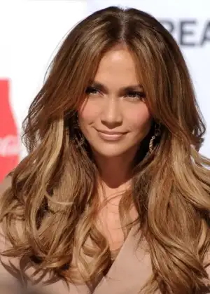 $Jennifer-Lopez-sa&#231;-ve-makyaj.webp