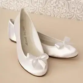 $flat-wedding-shoes.webp